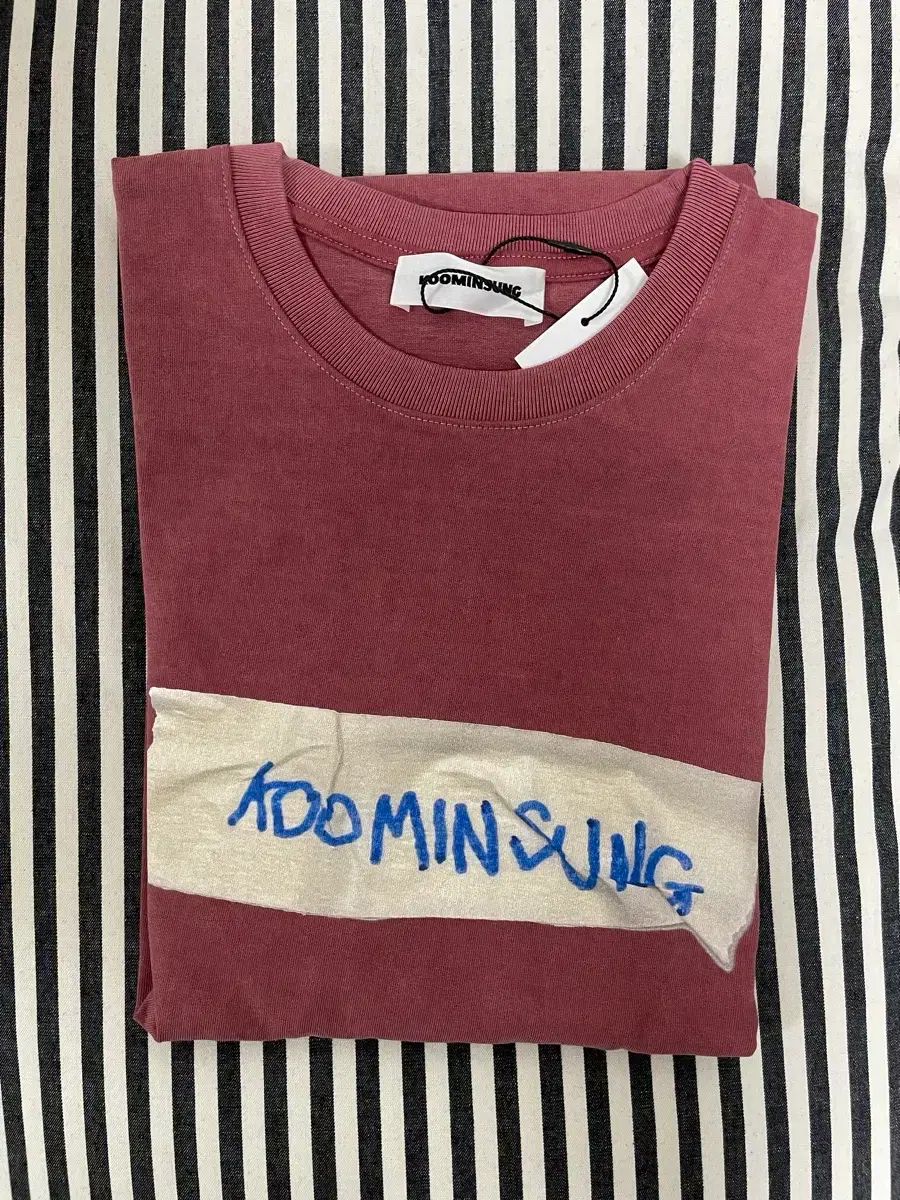 M 구민성テープTシャツ インディアンレッド