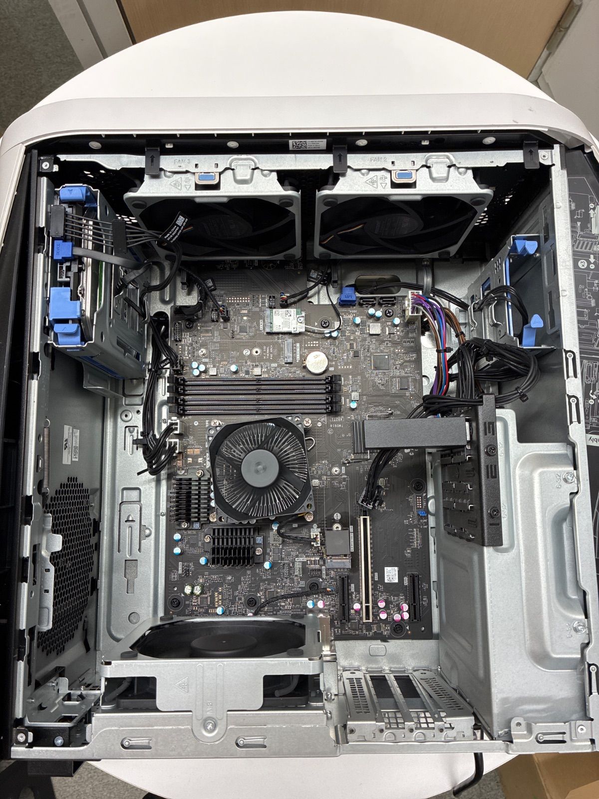 ジャンク ゲーミングデスクトップ DELL 全体的に状態が悪い - メルカリ