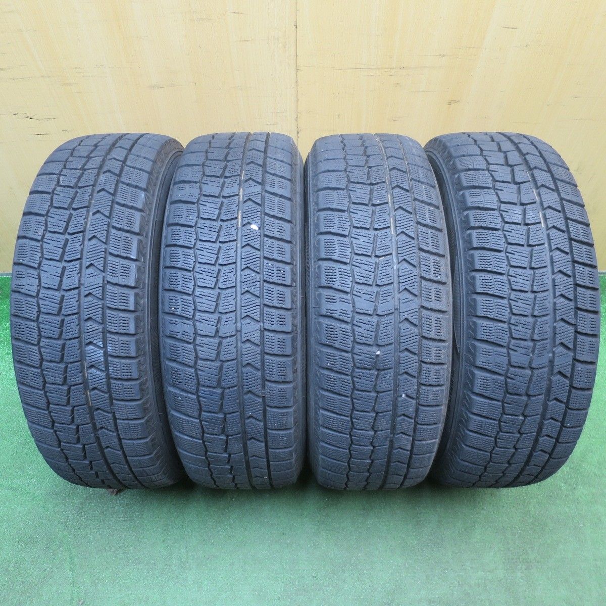 バリ溝！キレイ！9分☆スタッドレス 195/65R15 ダンロップ ウインター
