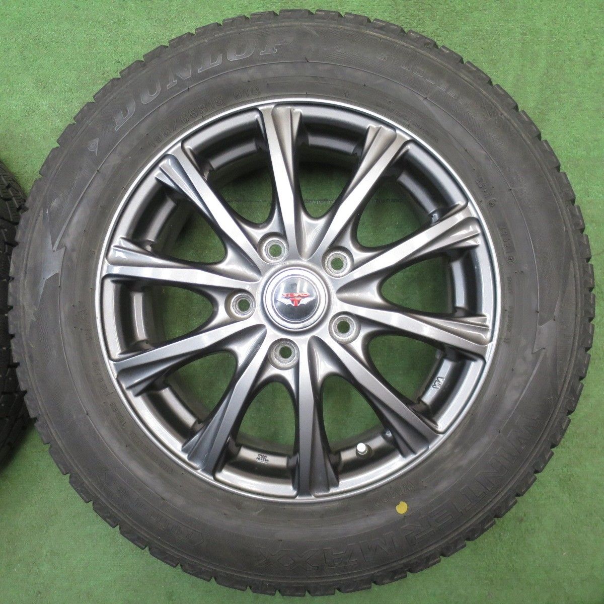バリ溝！キレイ！9分☆スタッドレス 195/65R15 ダンロップ ウインター