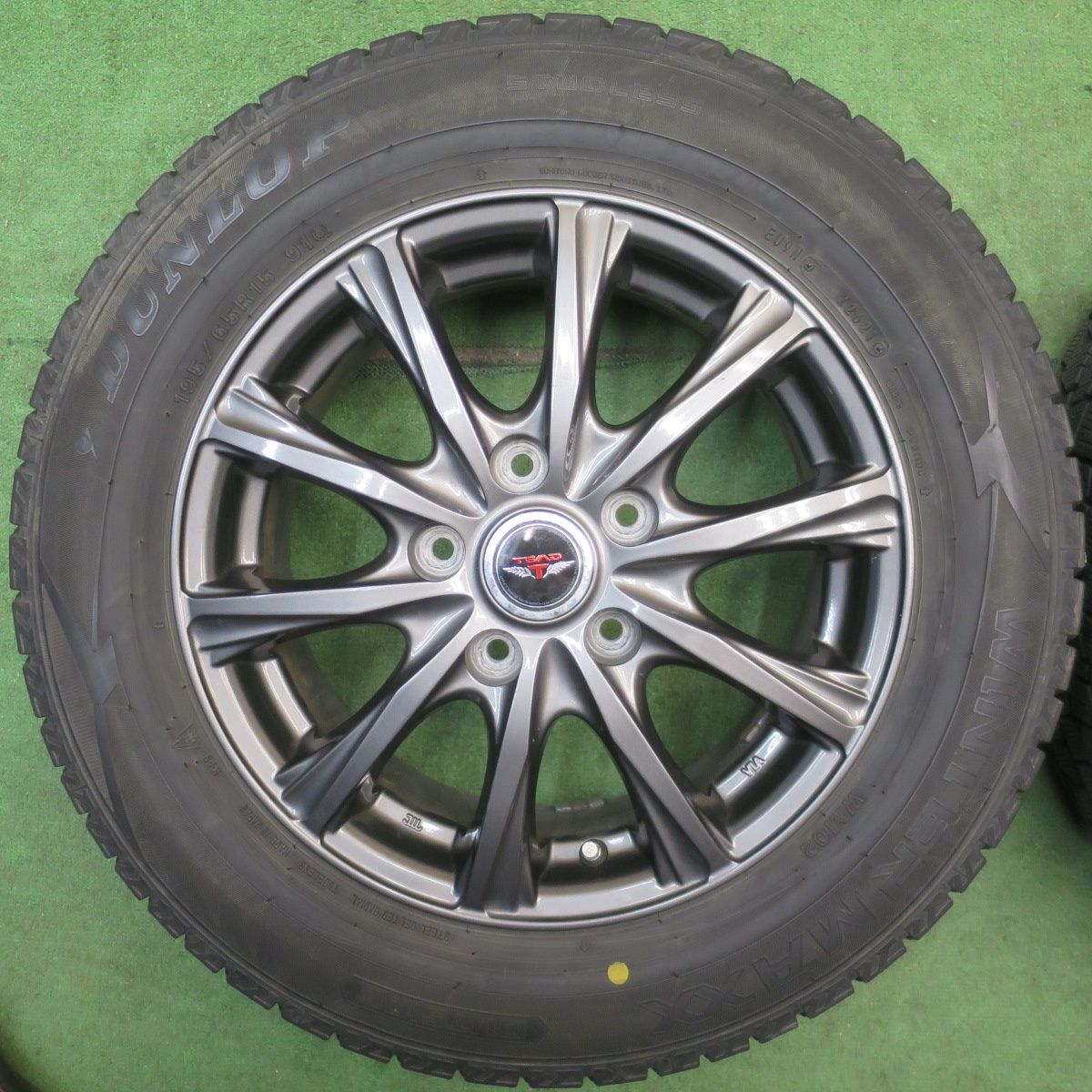 バリ溝！キレイ！9分☆スタッドレス 195/65R15 ダンロップ ウインター