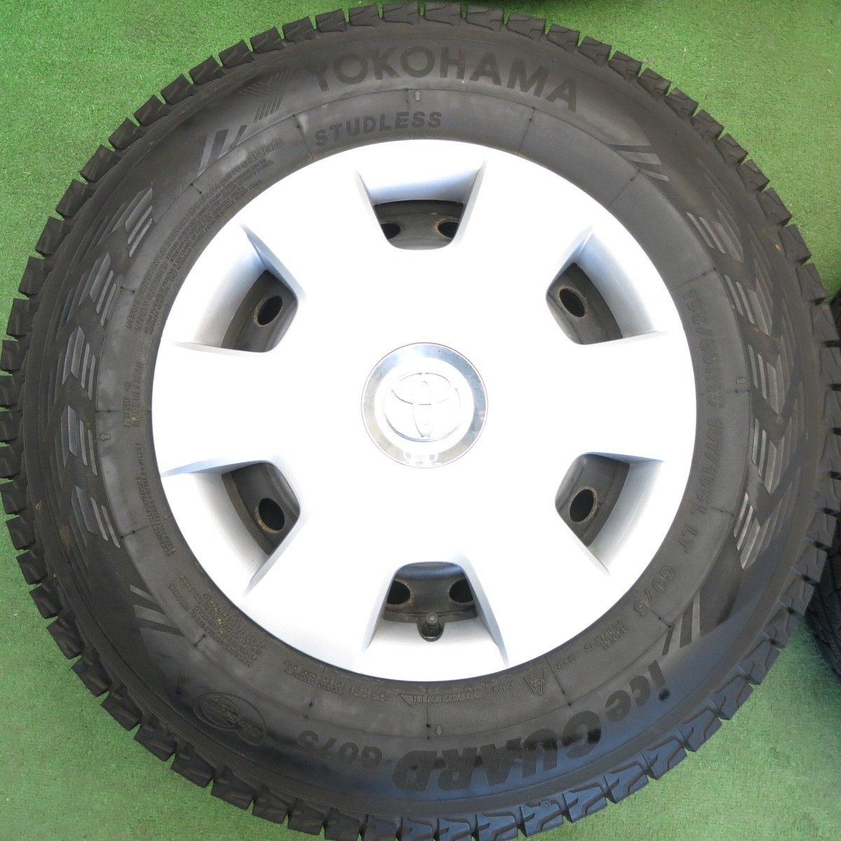 バリ溝！9.5分☆トヨタ ハイエース 純正 スチール 195/80R15 107/105L