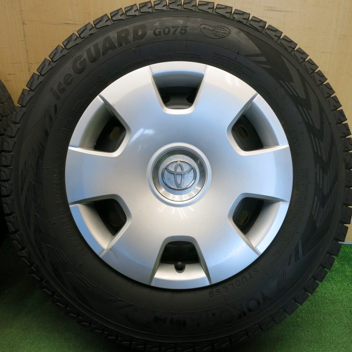 バリ溝！9.5分☆トヨタ ハイエース 純正 スチール 195/80R15 107/105L