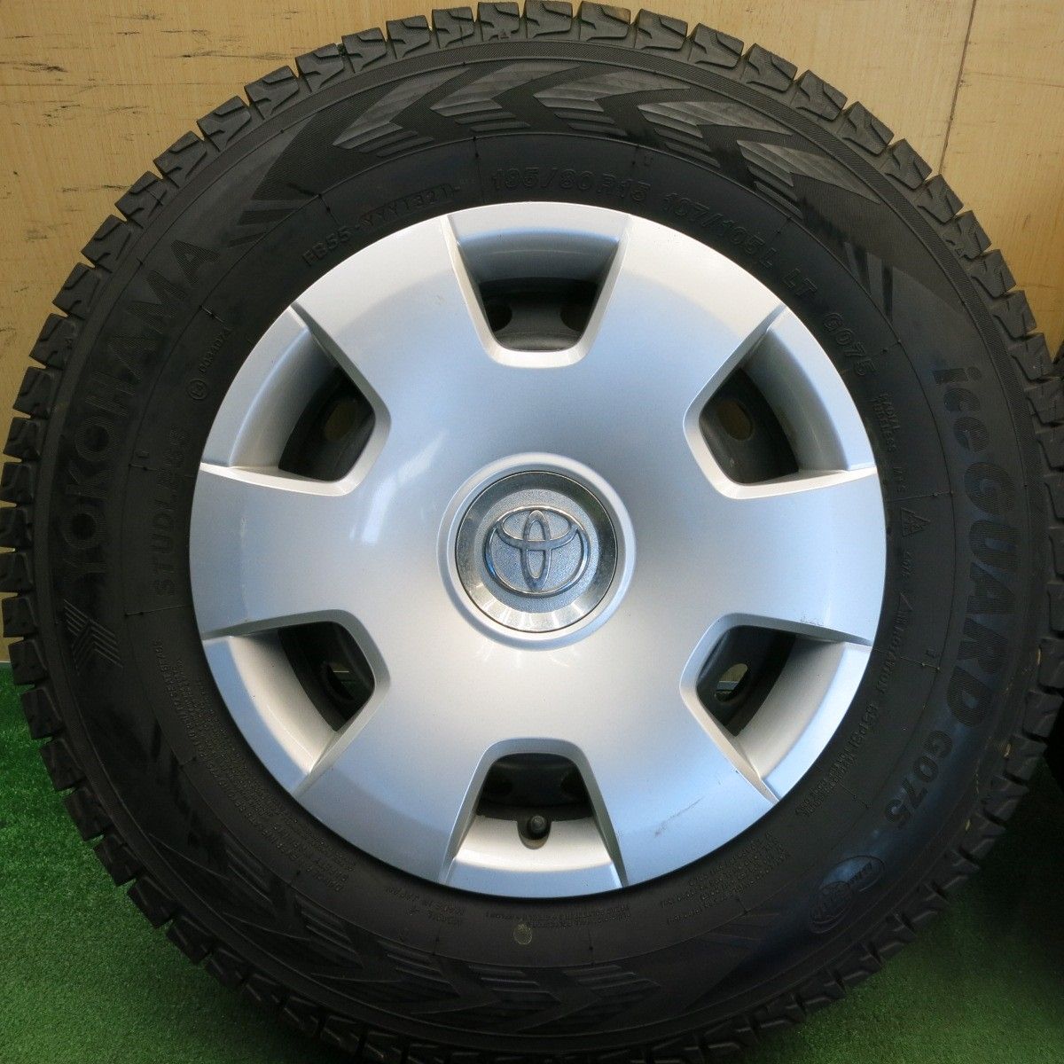 【バリ溝】ハイエース　スタッドレス　195/80R15 107/105L LT バリ溝！9.5分☆トヨタ ハイエース 純正 スチール 195/80R15 107/105L