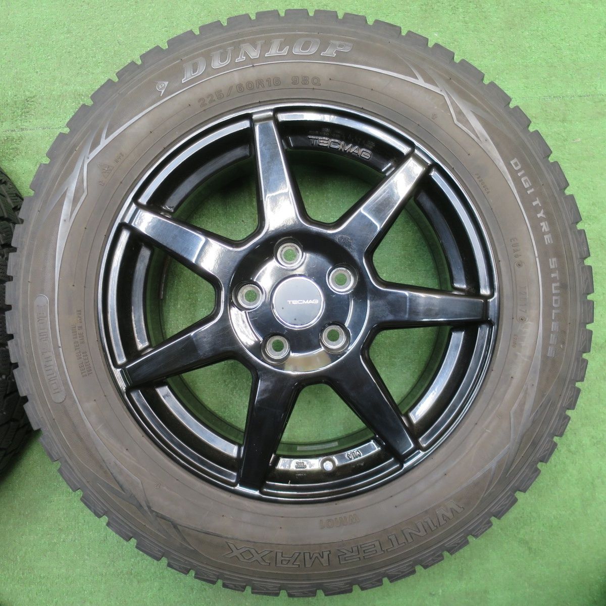 バリ溝！キレイ！9.5分☆BMW 等 TECMAG Type 207R 225/60R16 