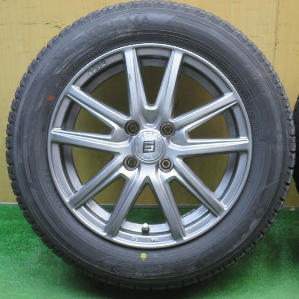 175⁄65R15 バリ溝！22年！キレイ！8.5分☆スタッドレス バリ溝