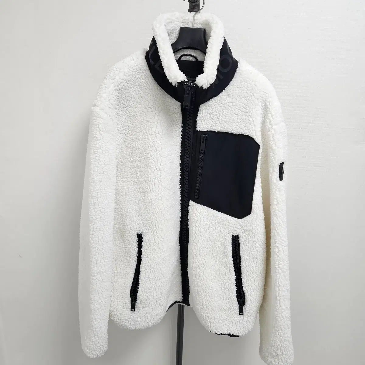 M ムースナックルズ シェルパ フリース ハイネック ジャケット 白
