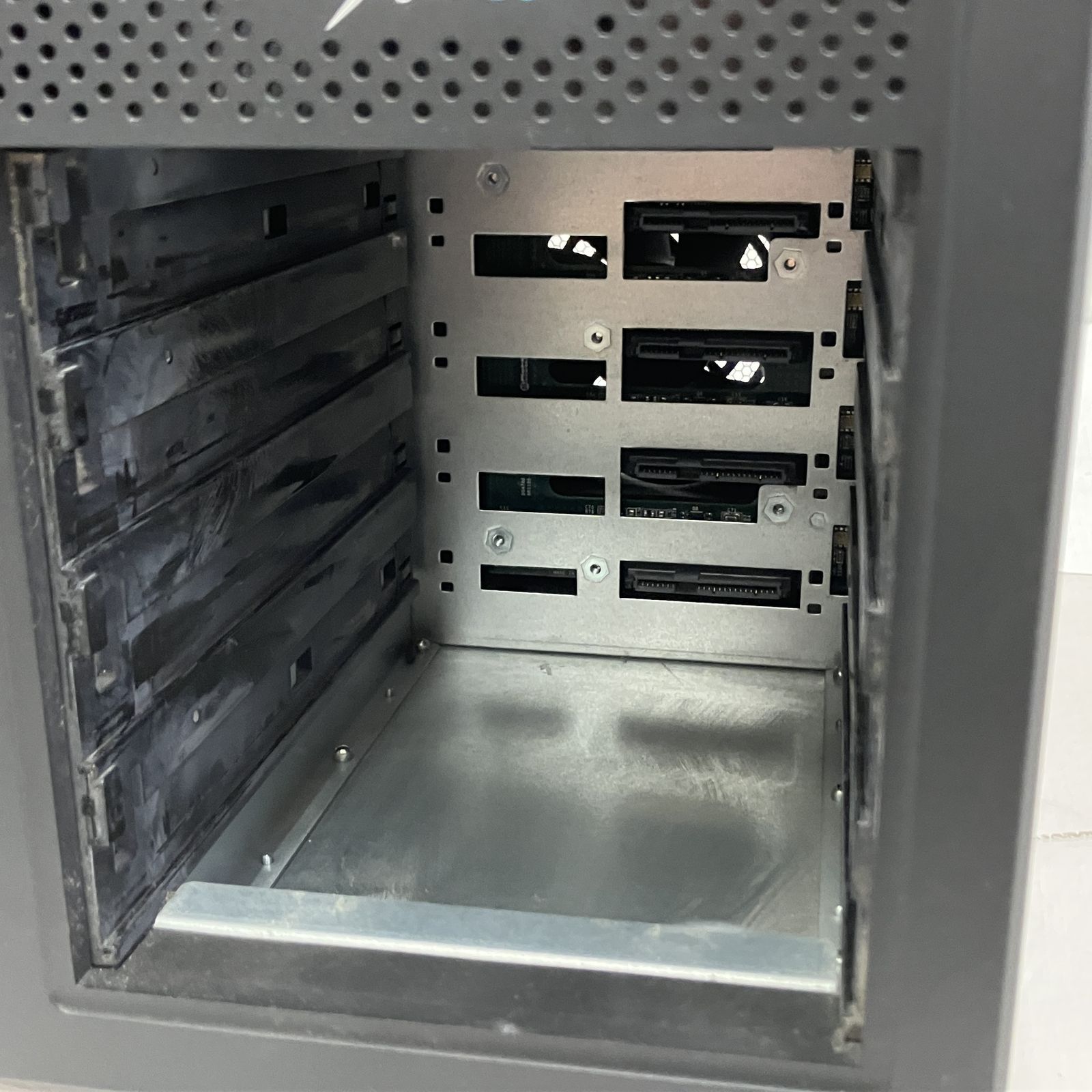 PROMISE Pegasus32 R4 外付け ストレージ 4ベイ Thunderbolt3 DP1.4 RAID ジャンク T10933847