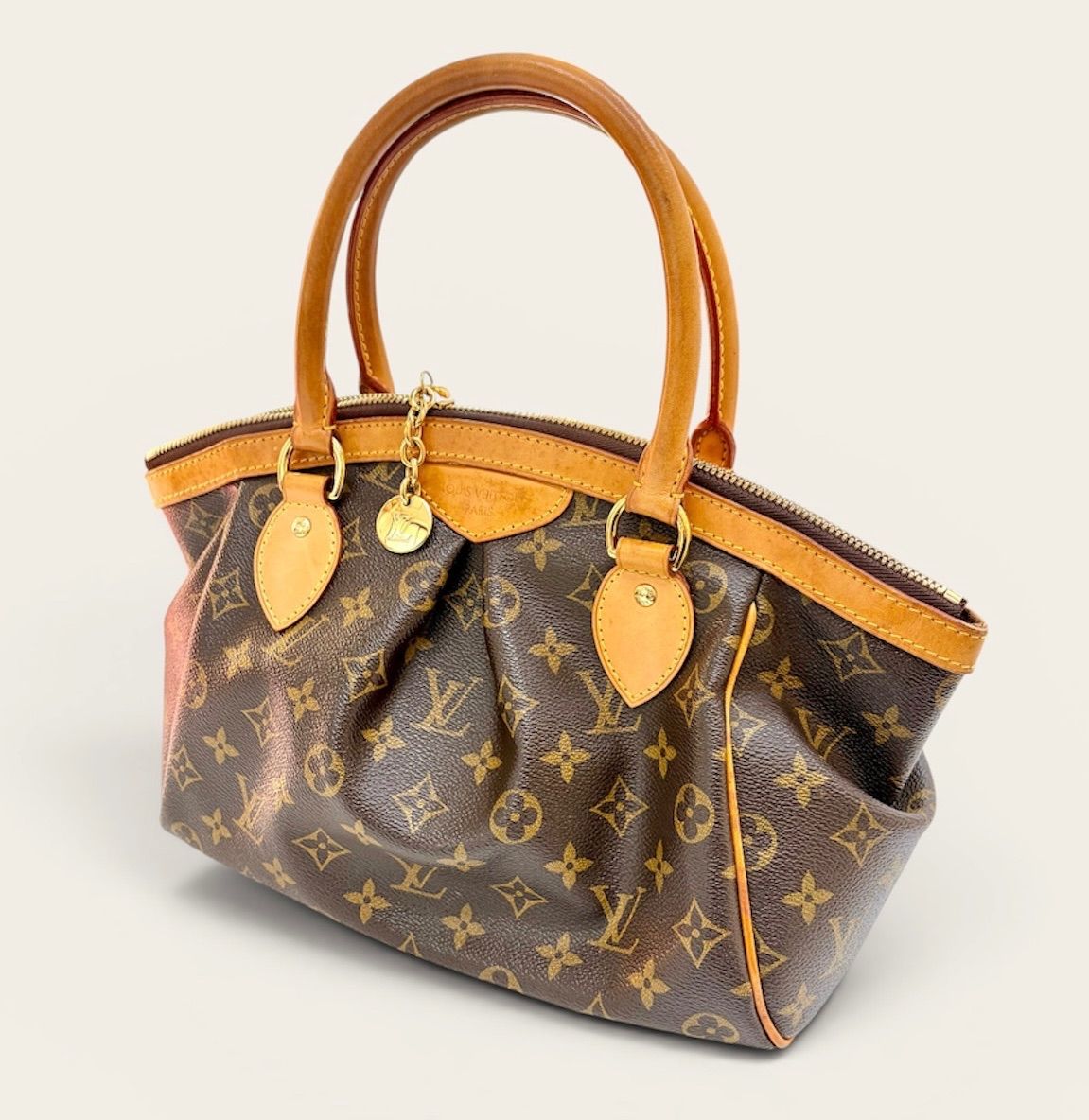 【美品⭐️LOUIS VUITTON ルイヴィトン】 現在廃盤・人気モデル　  モノグラム ティヴォリPM（Tivoli PM） 女性らしい丸みのあるシルエット　 ギャザーデザイン　 ワンオーナーユーズド品　 レディス 0260512018008KNM