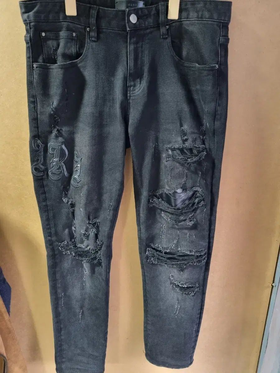 AMIRI メンズ スキニージーン デニム