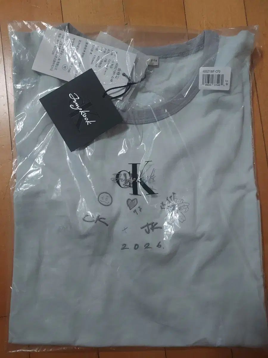 カルバン・クライン X ジョングク(JUNGKOOK・JK・グク) コラボ Tシャツ M 聖水