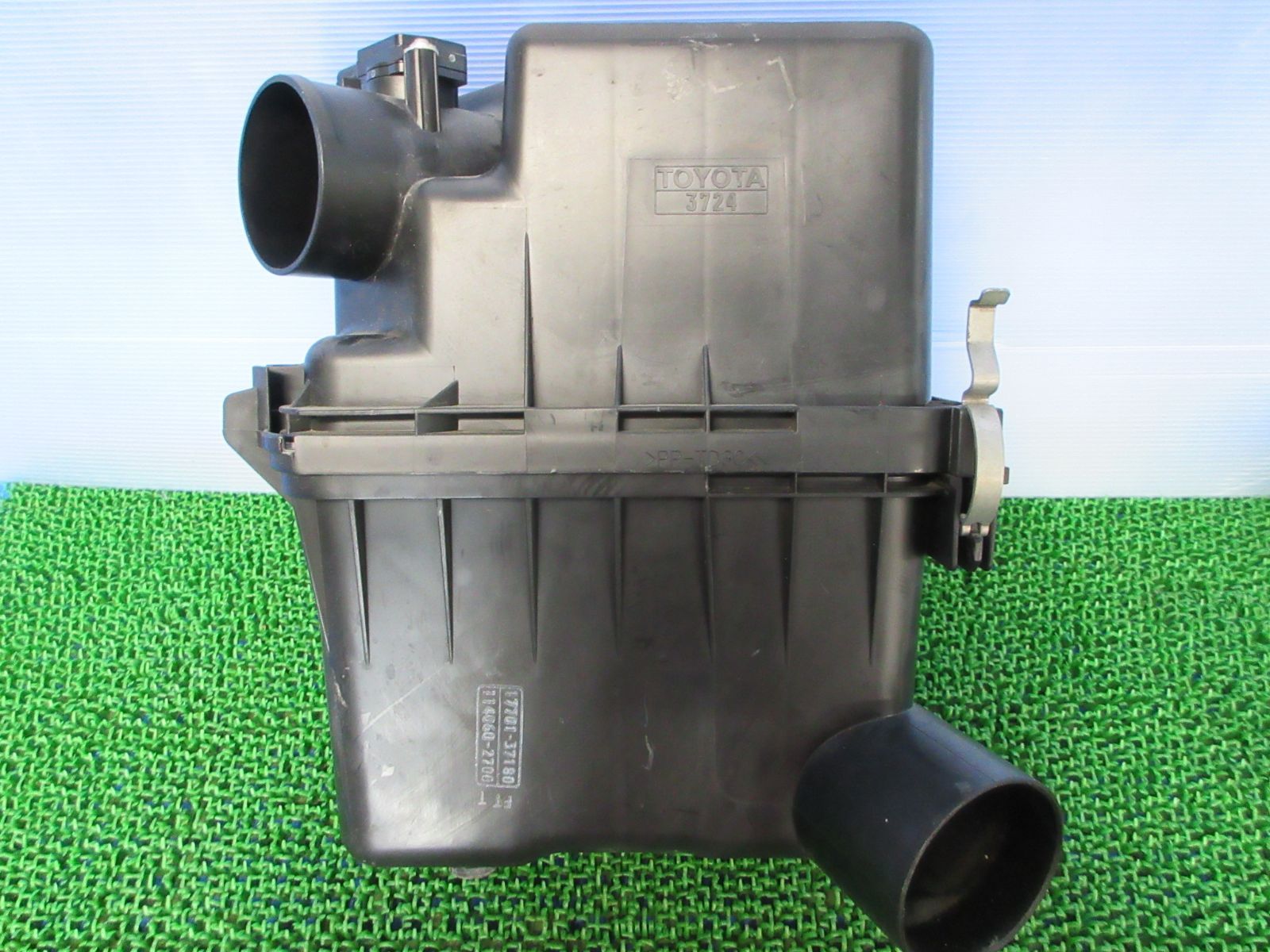 ★SFC6554/トヨタ ハリアー ZSU60W ZSU65W 純正 エアクリーナーボックス 17701-37180