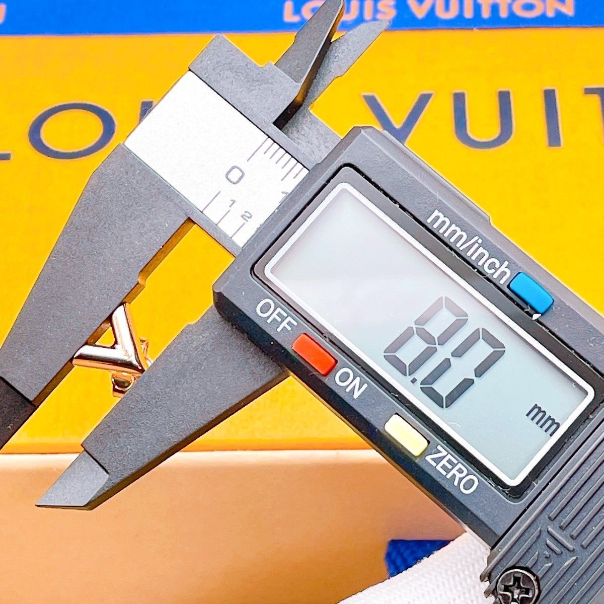 ◇ルイヴィトン◇新品仕上済 LOUIS VUITTON M80139 エセンシャルV