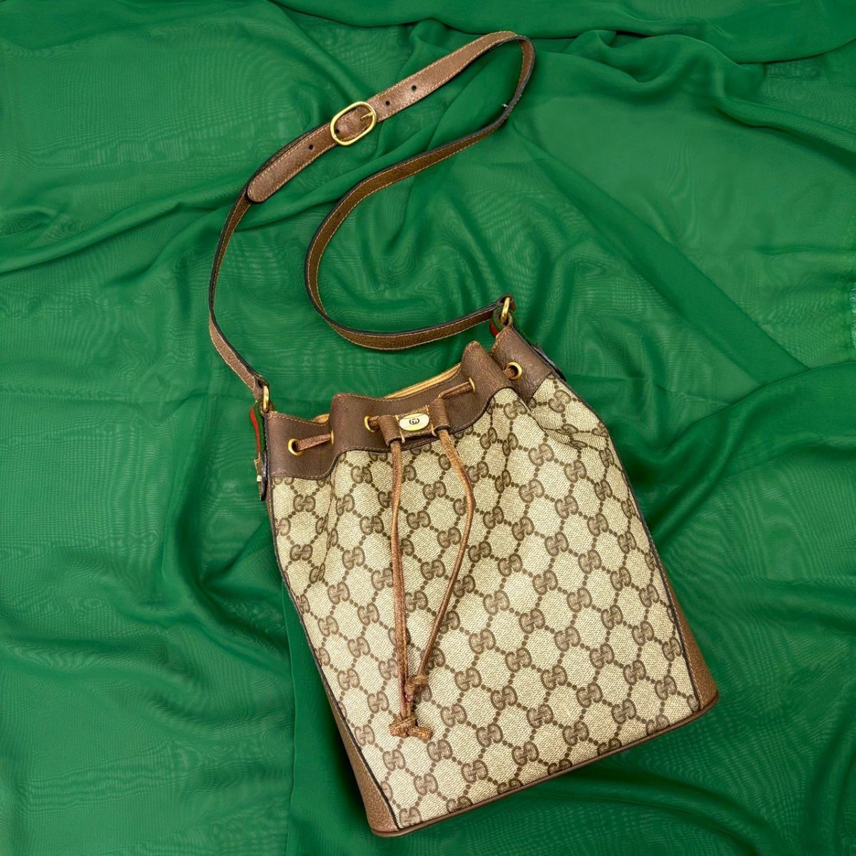 静けさに滲む気品】 GUCCI ショルダーバッグ GGスプリーム シェリー 静けさに滲む気品】 GUCCI ショルダーバッグ GGスプリーム シェリー