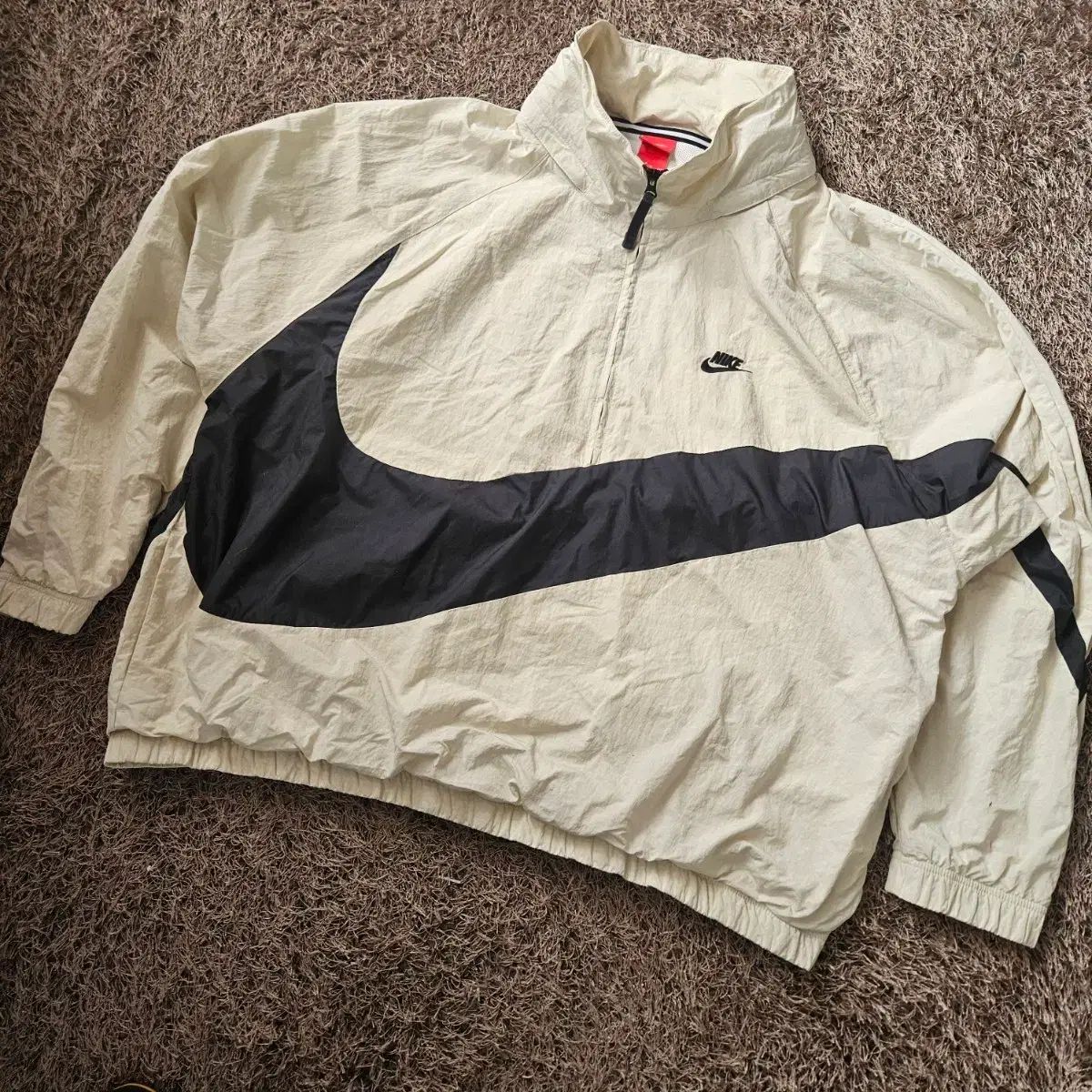 NIKE（ナイキ） プーさん（プー） フィーチャリング（Futura） ビックスウォッシュ（Big Swoosh） Anorak（アノラック） ウィンドブレーカー