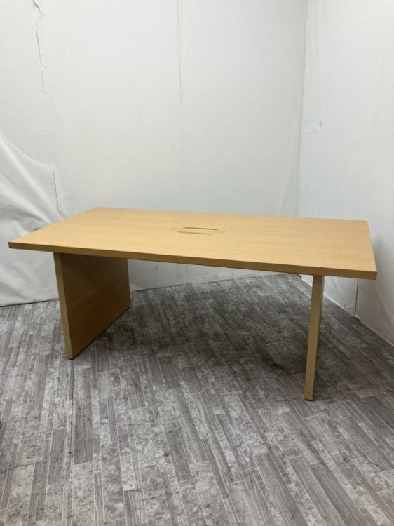 【中古品】コクヨ マネージメント550シリーズ 1800ミーティングテーブル MG-55K189W31N3 ナチュラル 54,600円