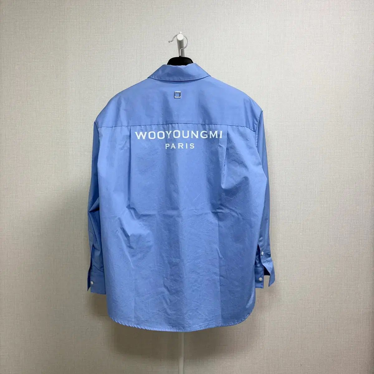 WOOYOUNGMI ウーヨンミ バックロゴ シャツ スカイブルー 46