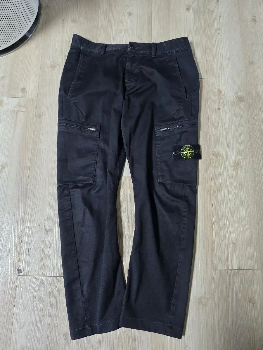 STONE ISLAND ストーンアイランド カーゴパンツ 17,185円