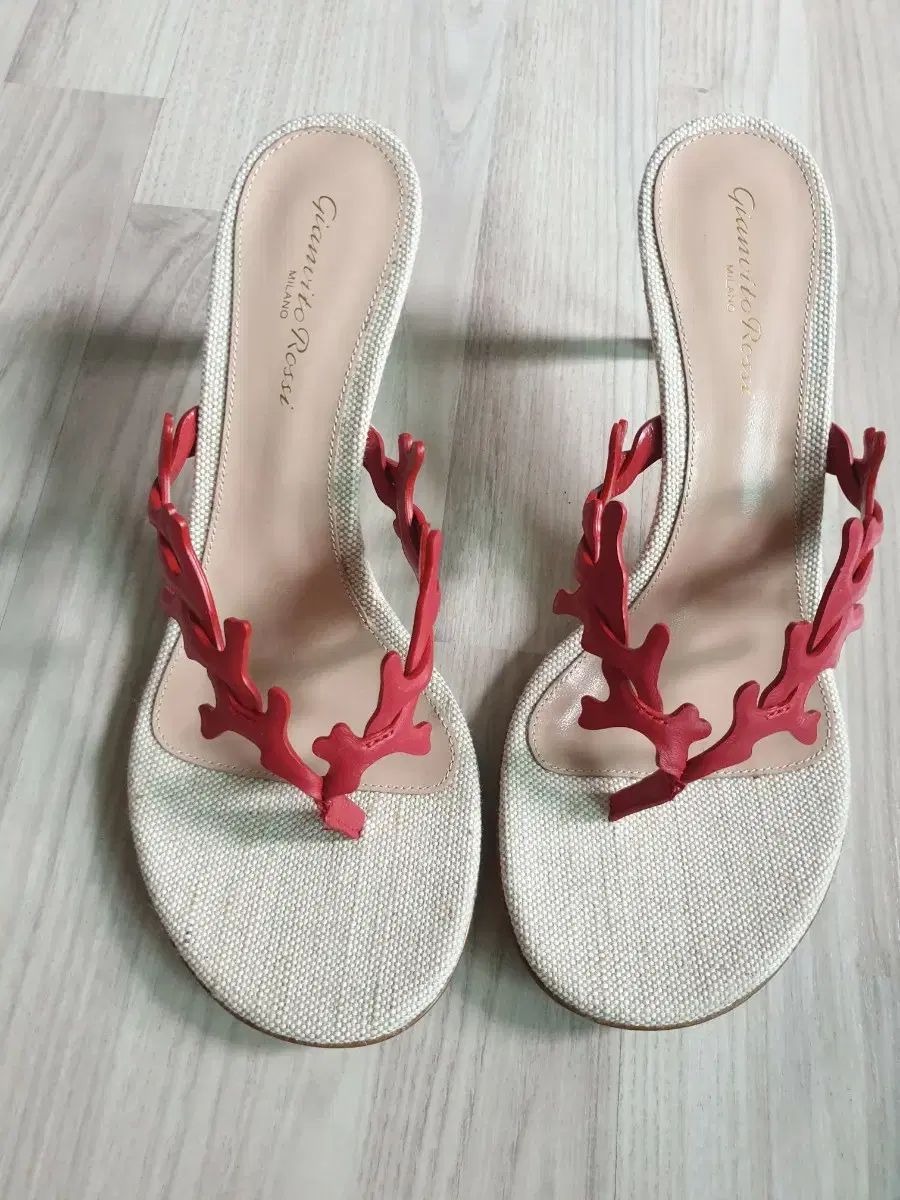 245)ジアンビト **ロ** **ロ** **ー** **シ** サンダル（**新品**）