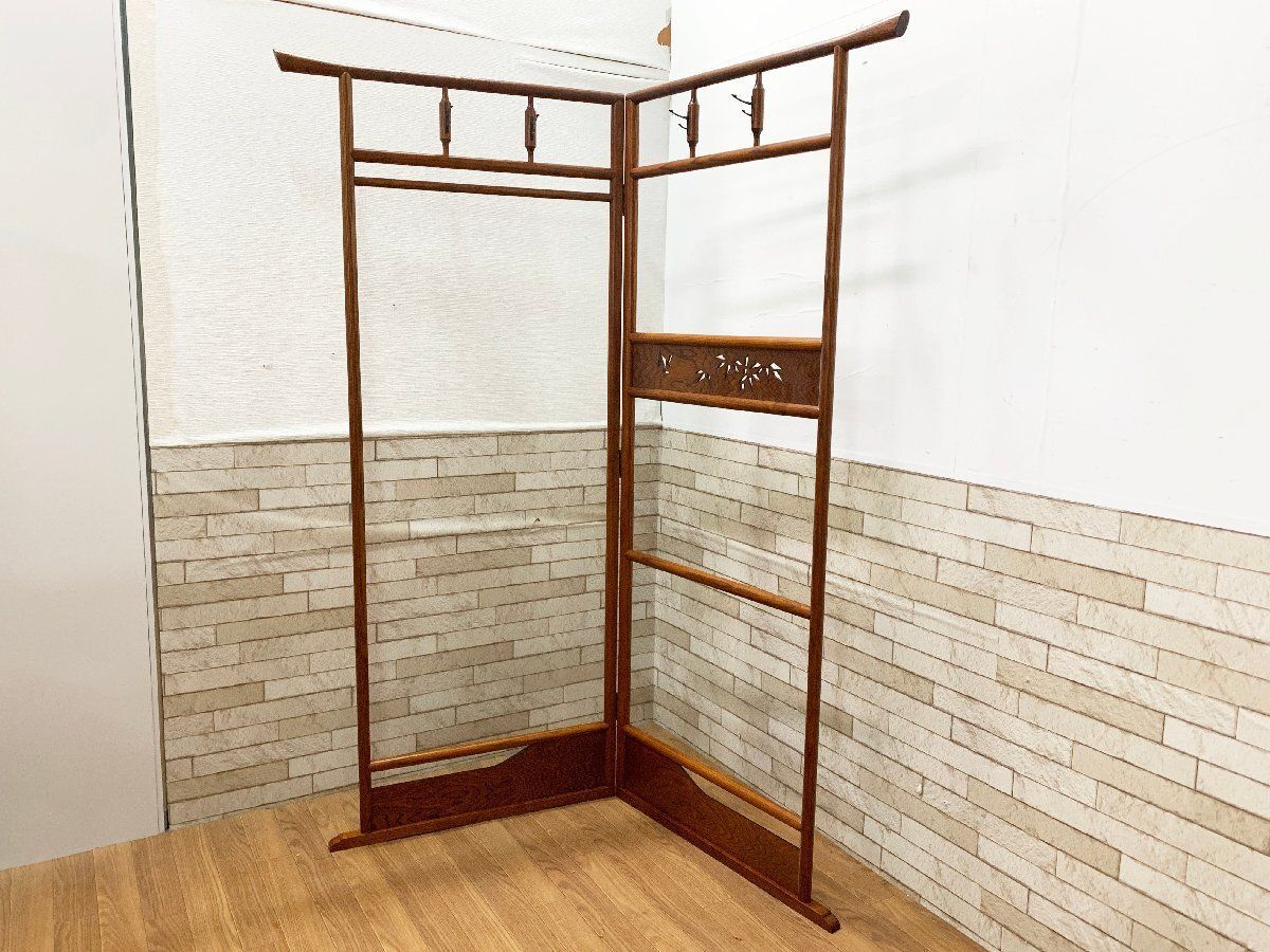 ◆和モダン 衣桁 透かし彫り 着物掛け 洋服掛け 屏風式 折り畳み 木製 花梨風 和家具 竹 鳥 ハンガーラック 寺院用 331 (畑1617)