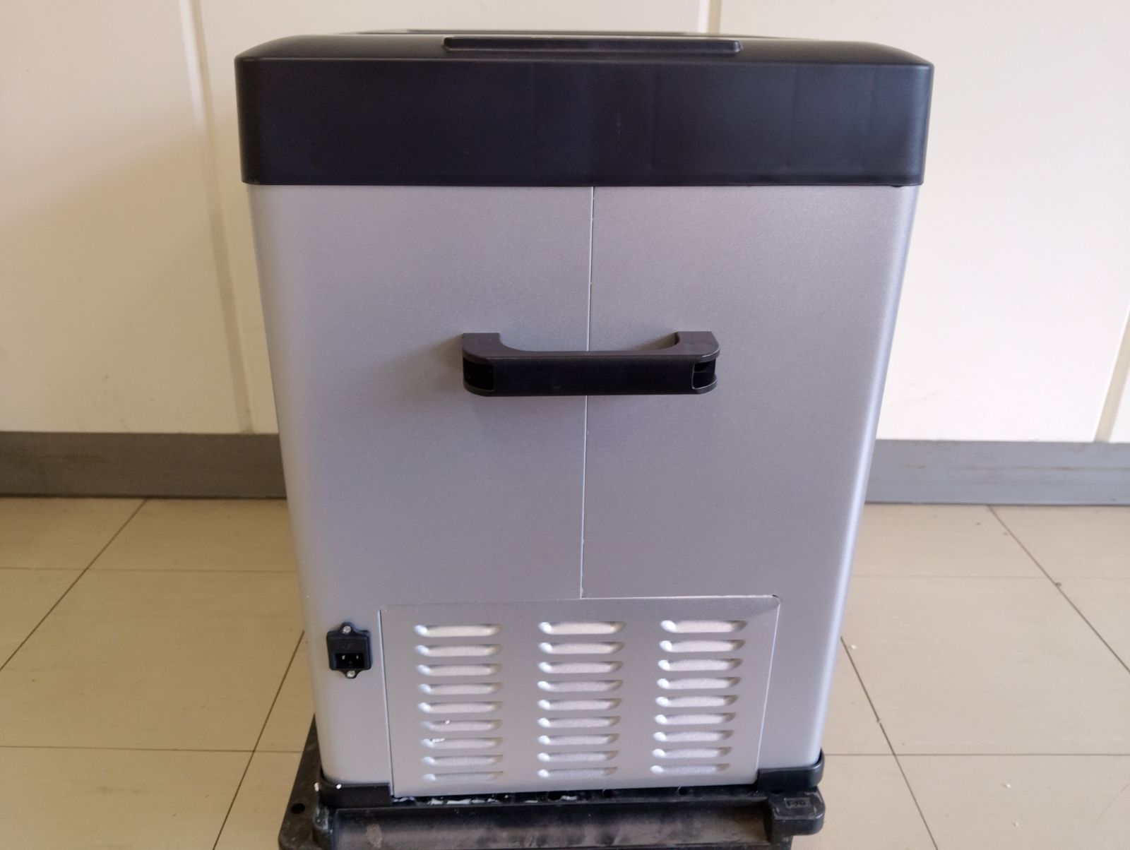 中古・美品・クリーニング済】Sumeriy K9-50 車載冷蔵冷凍庫 50L 