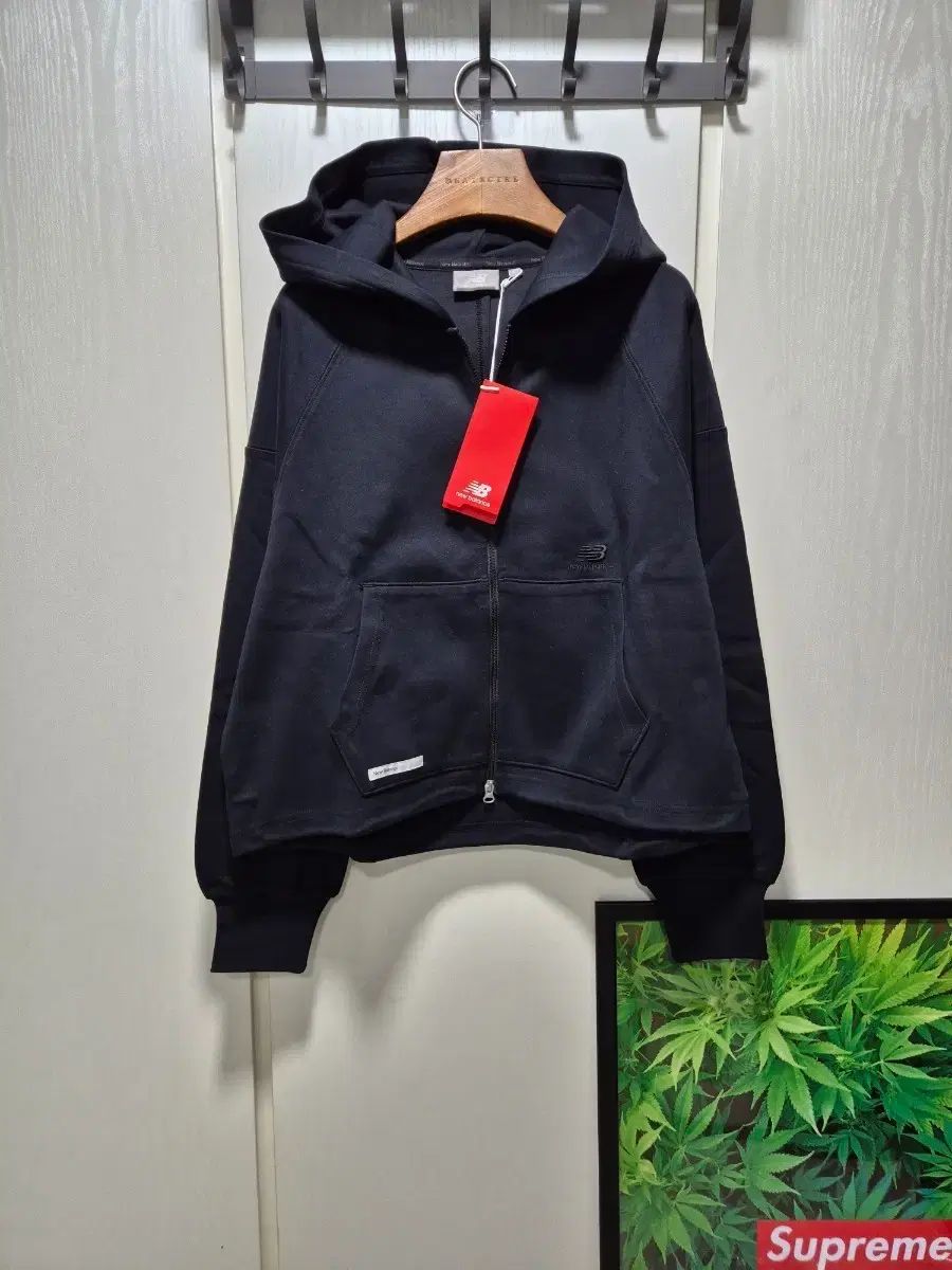 （セール）（新品）ニューバランス ブラック フード ジップアップ