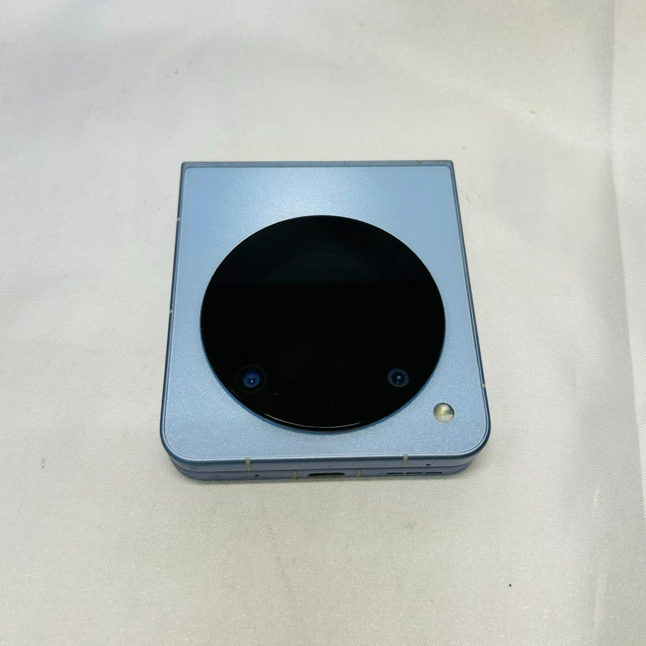 S【中古】ZTE製折りたたみスマートフォン Libero Flip android ブルー