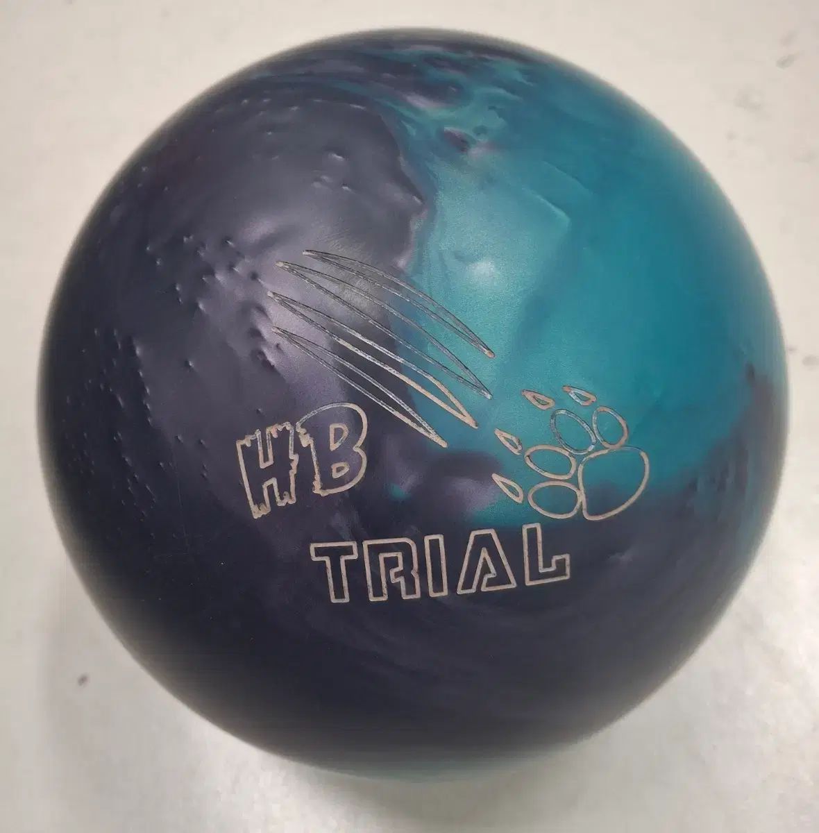 中古ボーリングボール- 15 パウンド- 900 グローバル HONEY BADGER トライアル 2 等級 ボール/トゥーフィンガー ok