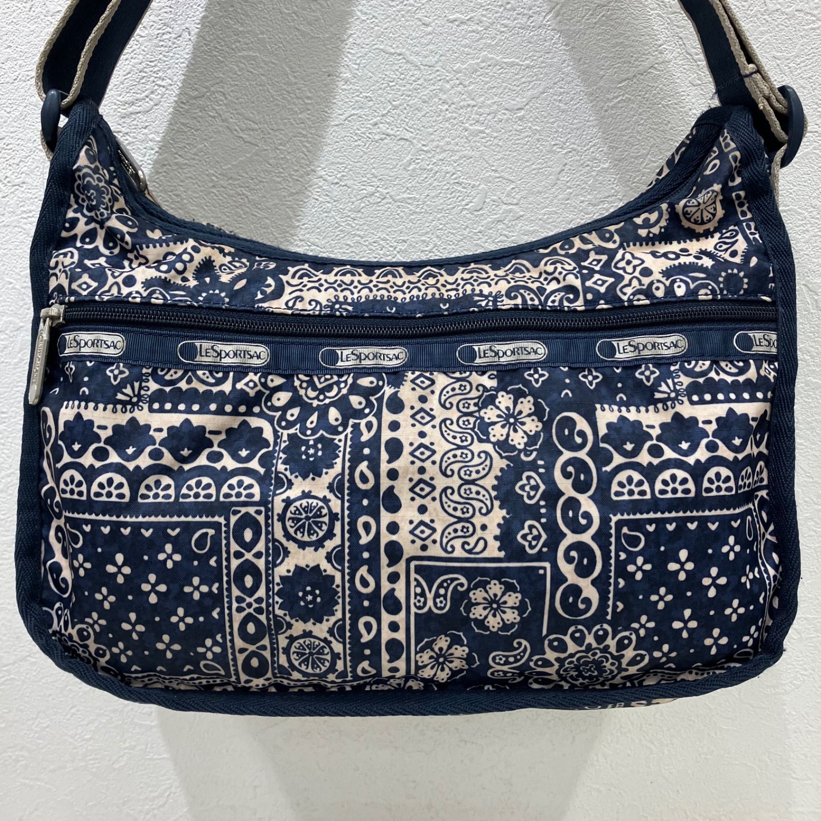 2644 LeSportsac レスポートサック ショルダーバッグ 斜めがけ 紐調節 
