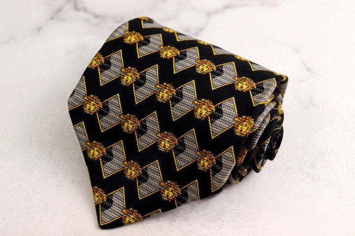 ヴェルサーチ ブランド ネクタイ メデューサ ダイヤ柄 シルク イタリア製生地 PO メンズ ブラック VERSACE 【中古】