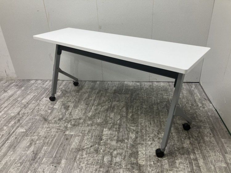 【中古品】オカムラ FLAPTOR(フラプター)シリーズ 1500サイドスタックテーブル ホワイト