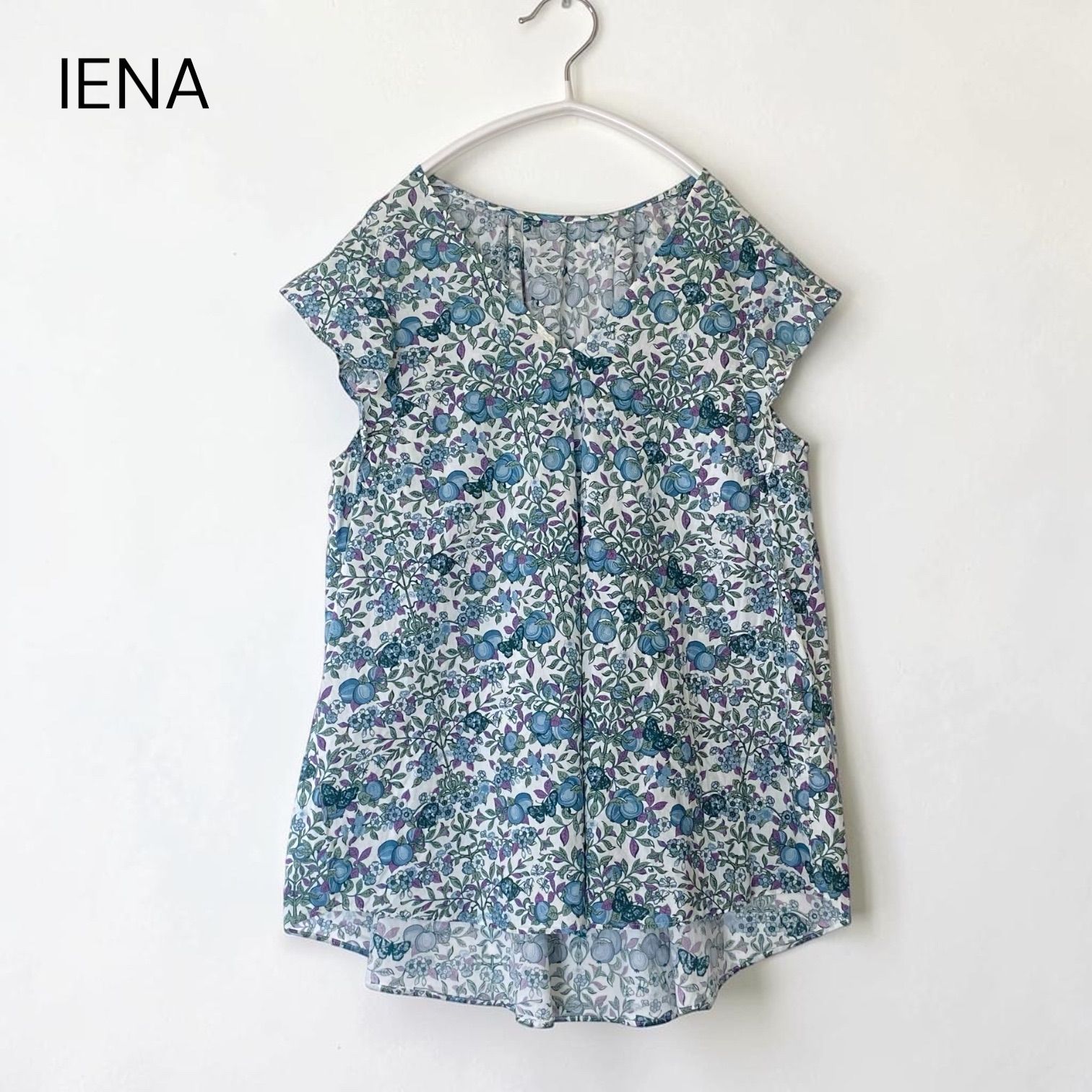 IENA イエナ リバティ フリル袖 Vネック ブラウス 花柄 ブルー - メルカリ