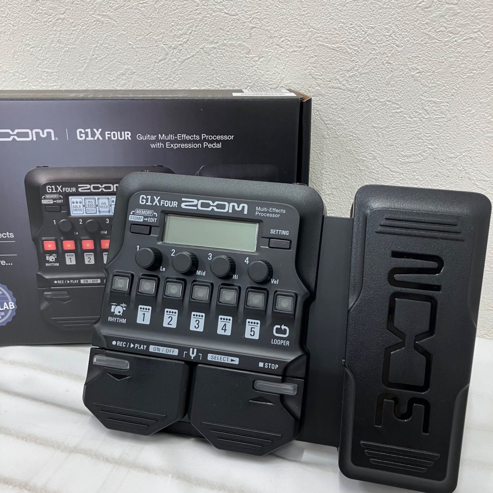 D9997 ZOOM G1X FOUR ギター　マルチエフェクター ズーム　ペダル付き