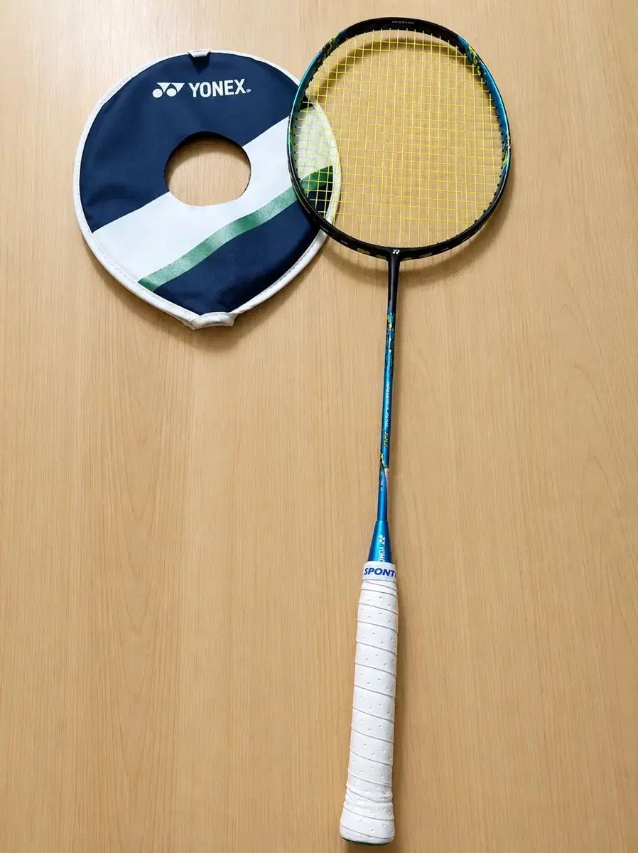 バドミントンラケット YONEX NANOFLARE 700
