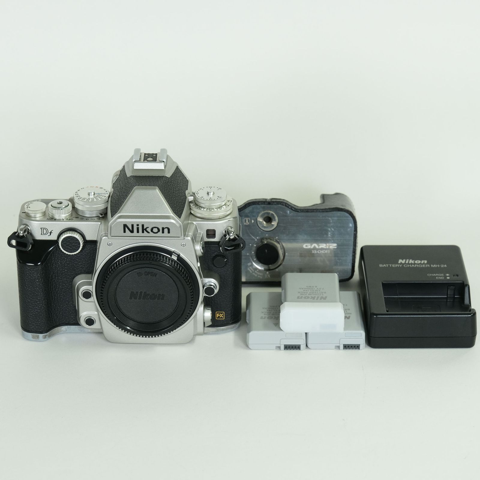 [並品 | シャッター数262回｜バッテリー3個・レザーケース付] Nikon Df [ボディ シルバー] | Nikon Fマウント