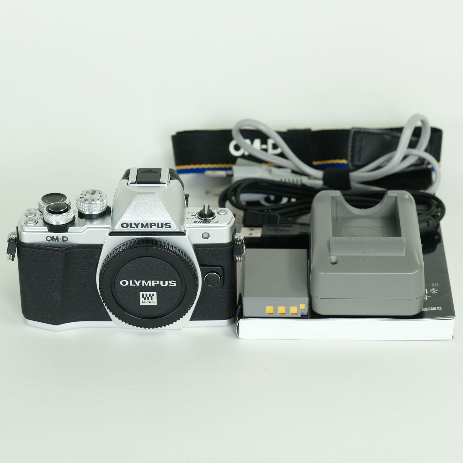 [美品 | シャッター数840回] OLYMPUS OM-D E-M10 Mark II [ボディ シルバー] | マイクロフォーサーズマウント