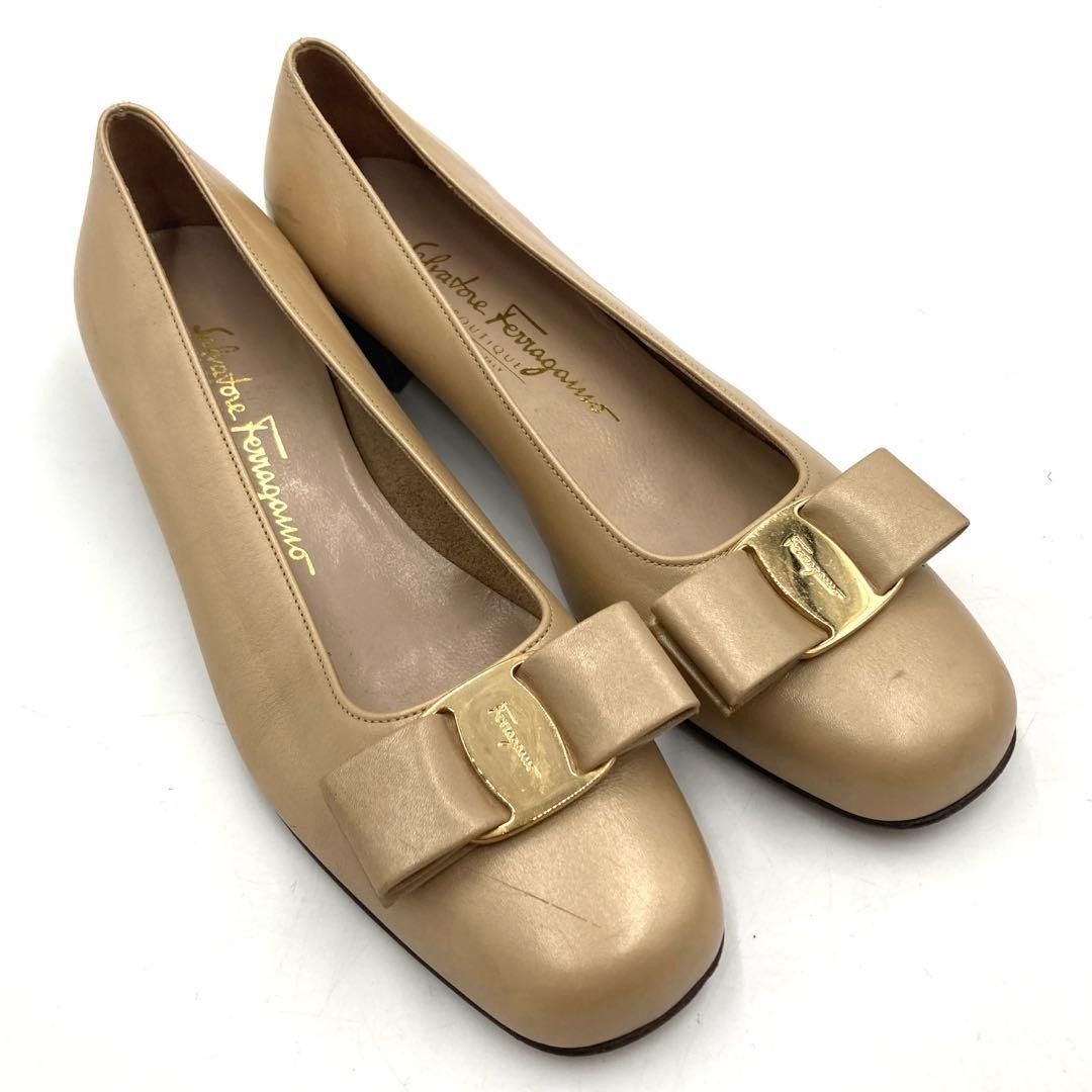 サルバトーレフェラガモ ヴァラ リボン パンプス 6 ゴールド レザー Salvatore Ferragamo