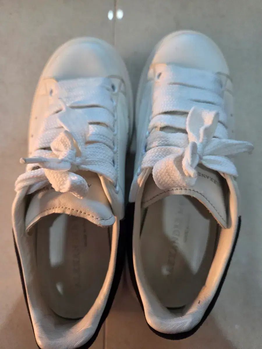 Alexander McQueen アレキサンダー・マックイーン オーバーソール スニーカー 白/ブラック 35