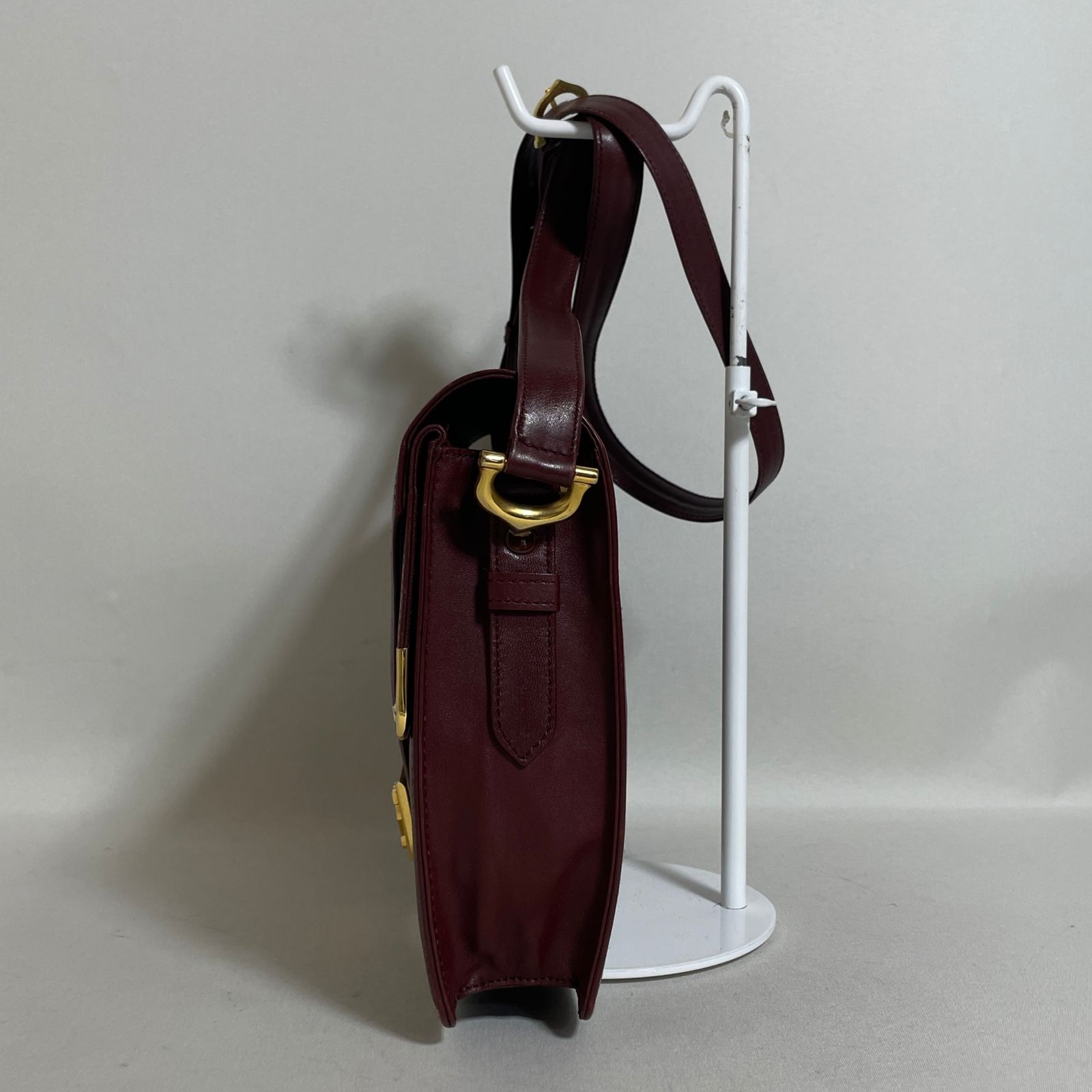 2605-59｜カルティエ ショルダーバッグ レザー ボルドー - メルカリ