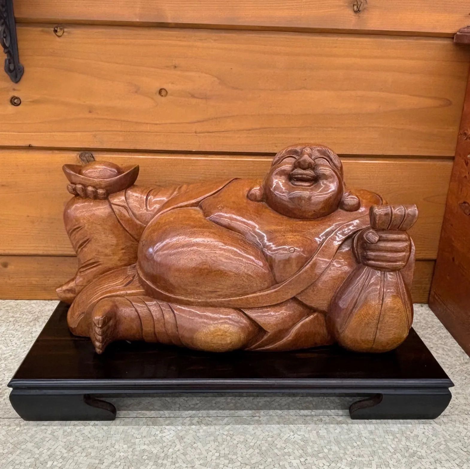 見てるだけでなんか幸せ 大型木彫り布袋様 台座付き 64cm