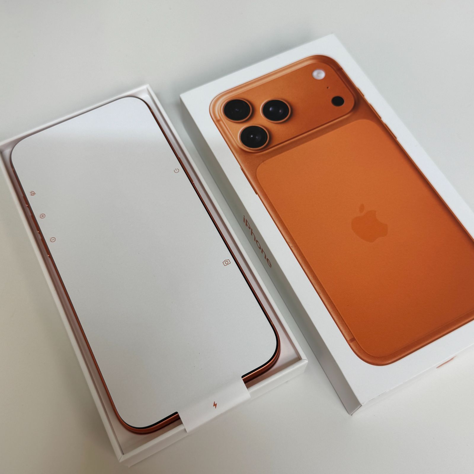 iPhone 17ProMax 256GB オレンジ SIMフリー 新品 - メルカリ