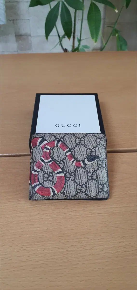 グッチ スネーク 二つ折り財布/財布 正規品 A級 (鑑定済) 30,675円