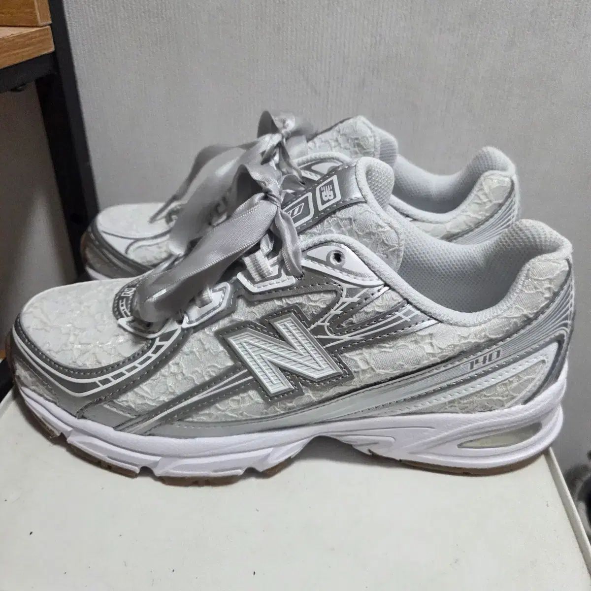 ニューバランス 740 レイ 白 235