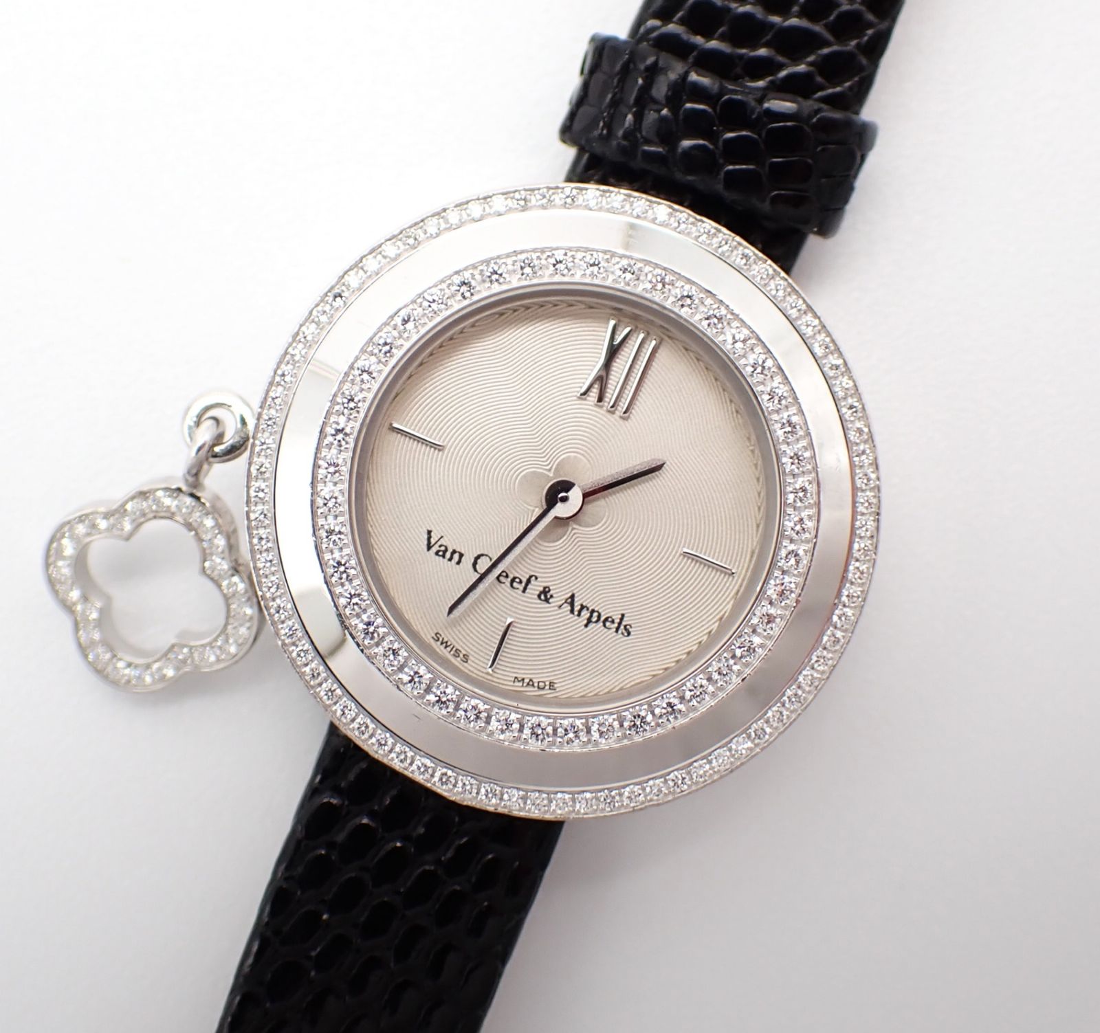 定価273万円 VanCleef&Arpels(ヴァンクリーフアンドアーペル) チャーム ミニ arn9uv00 WG/レザー ダイヤベゼル ホワイトゴールド 美品 レディース