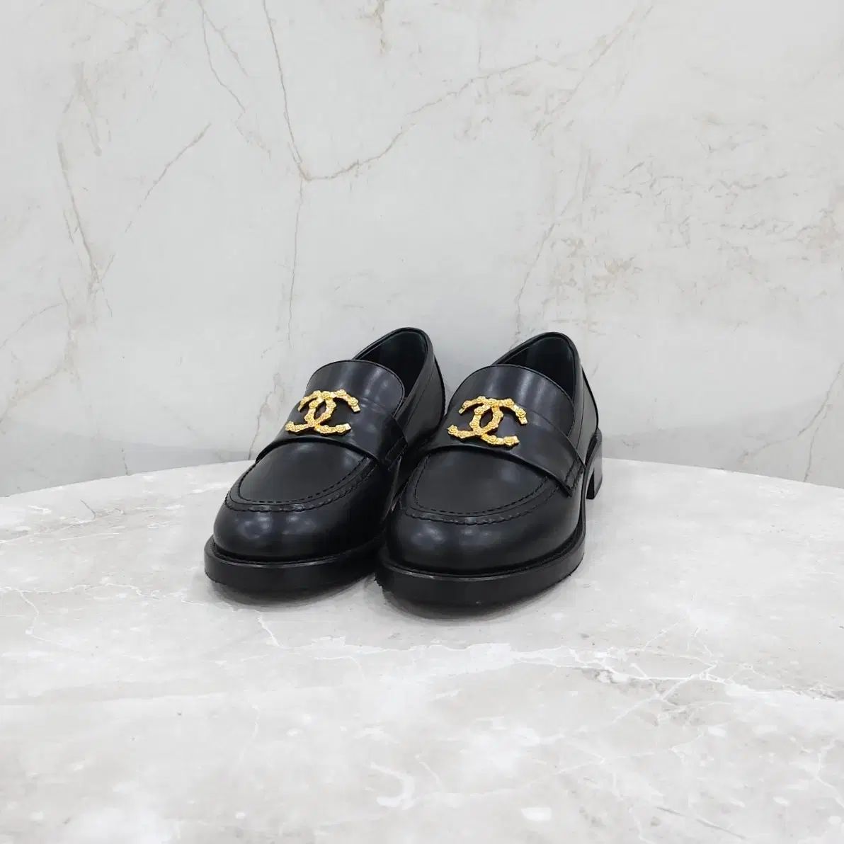 35 / CHANEL シャネル CCロゴ カメリア モカシンシューズ ローファー G45663