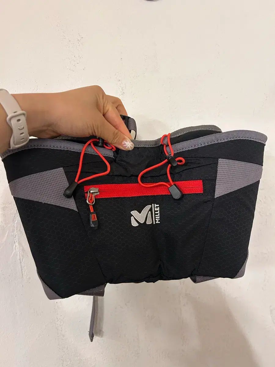 ミレー MILLET 登山 ヒップバッグ ブラック/レッド