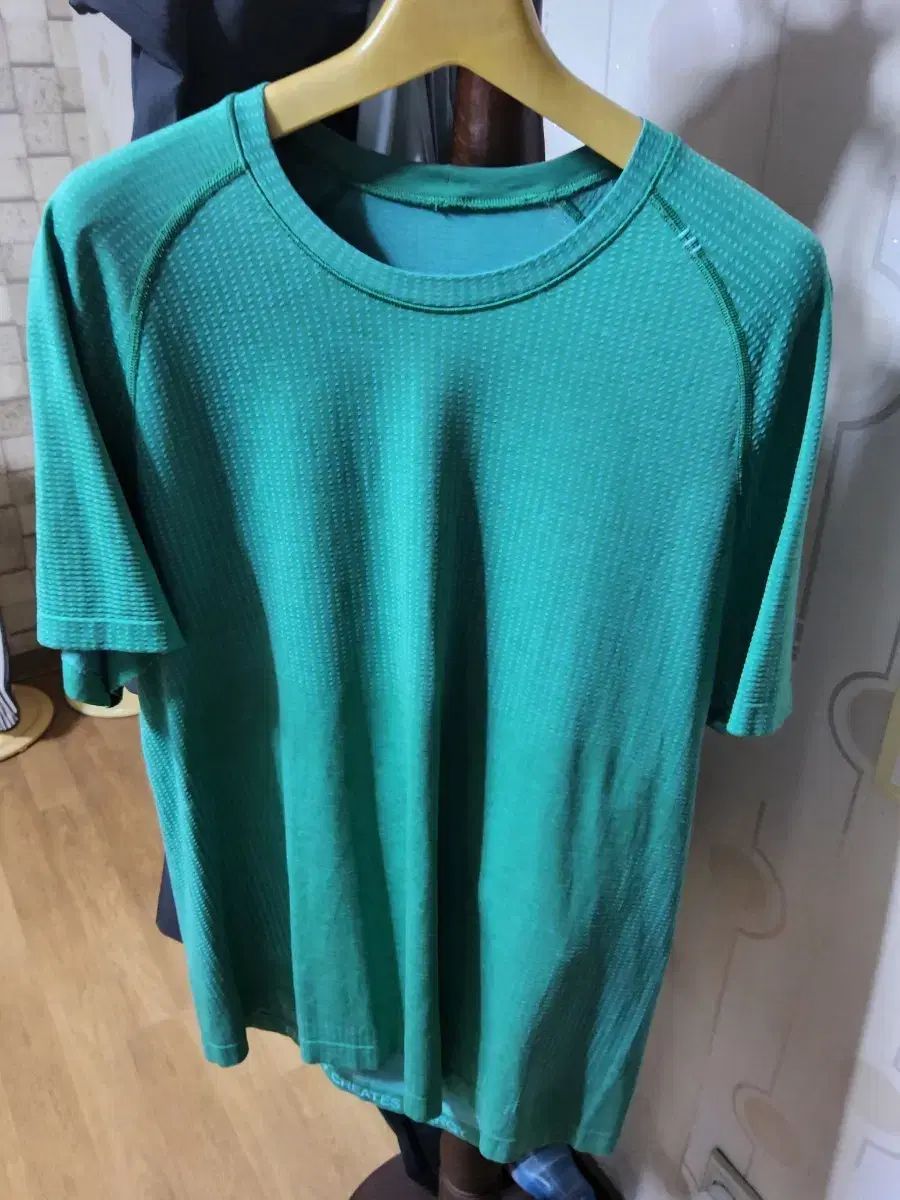 ルルレモン メタル ヴェント テック 半袖 Tシャツ m グリーン