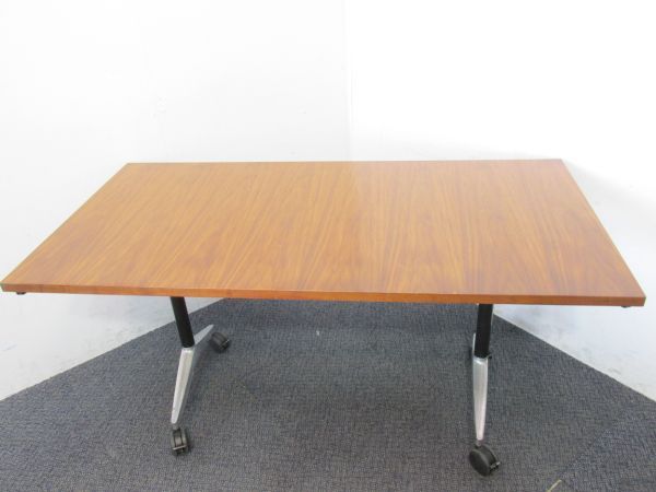 【中古品】ウィルクハーン 1500サイドスタックテーブル ナチュラル