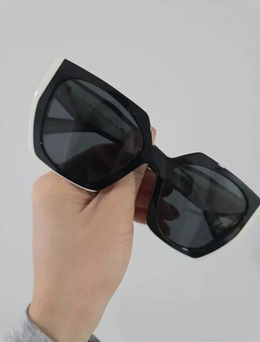 PRADA サングラス