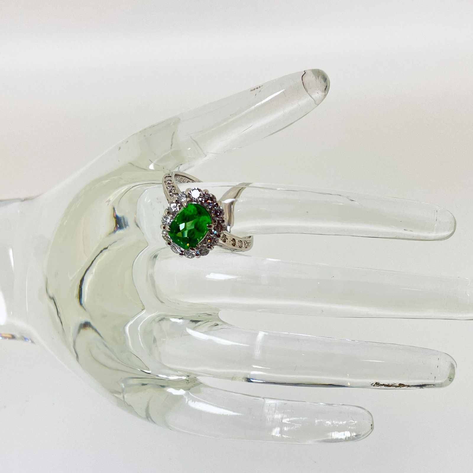 【美品】Pt900 グリーン・グロッシュラー・ガーネット・ツァボライト ダイヤモンドリング